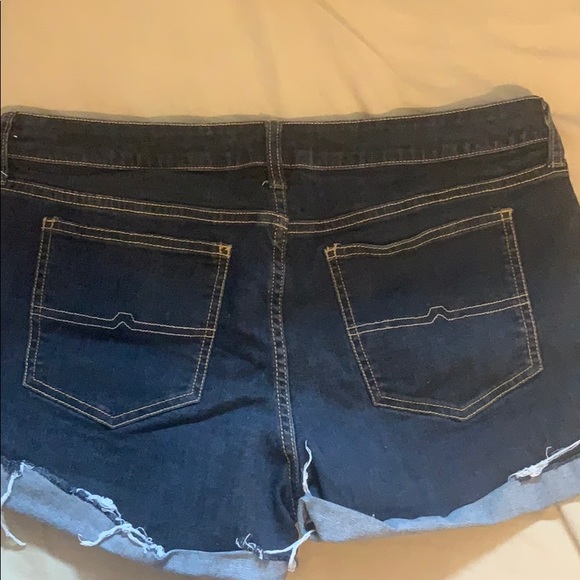 Shorts - Picture 3 of 3